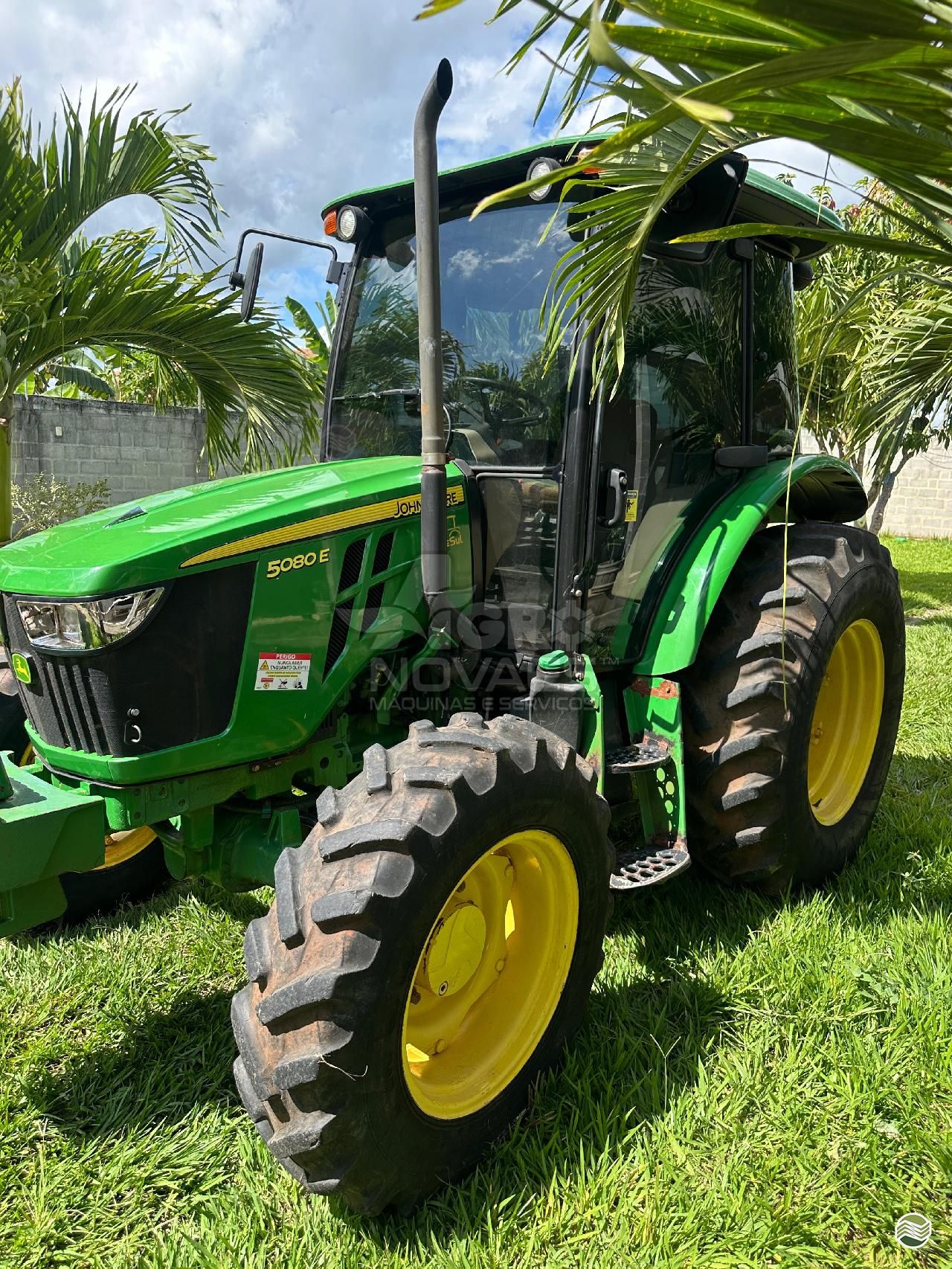 JOHN DEERE 5080E de Agro Novaes Máquinas Agrícolas